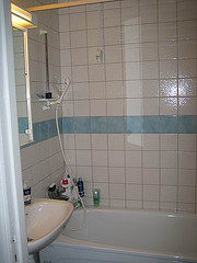tinybathroom How to Save Space In Your Bathroom